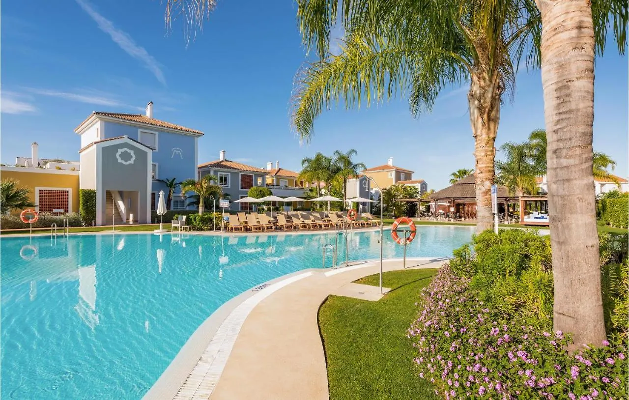 Cozy Apartment In Estepona With Wifi