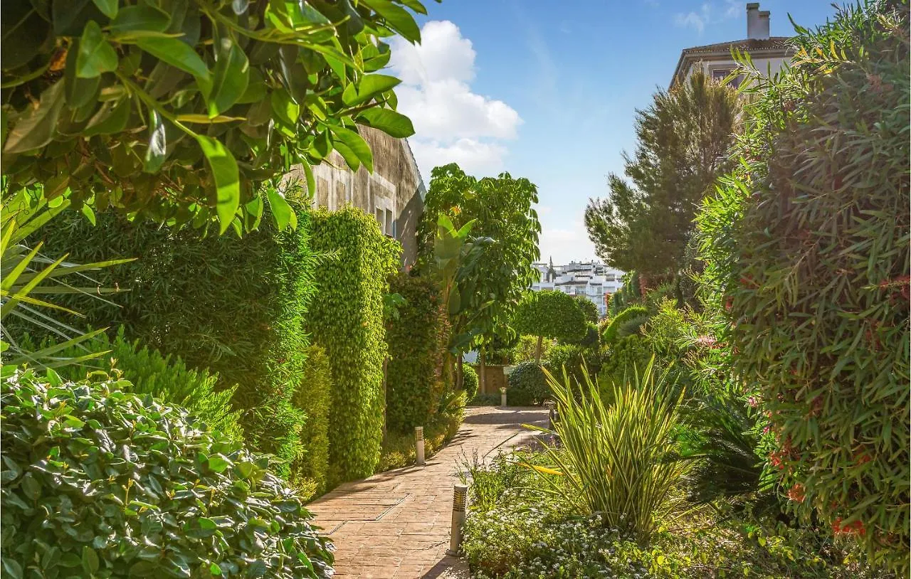 Cozy Apartment In Estepona With Wifi