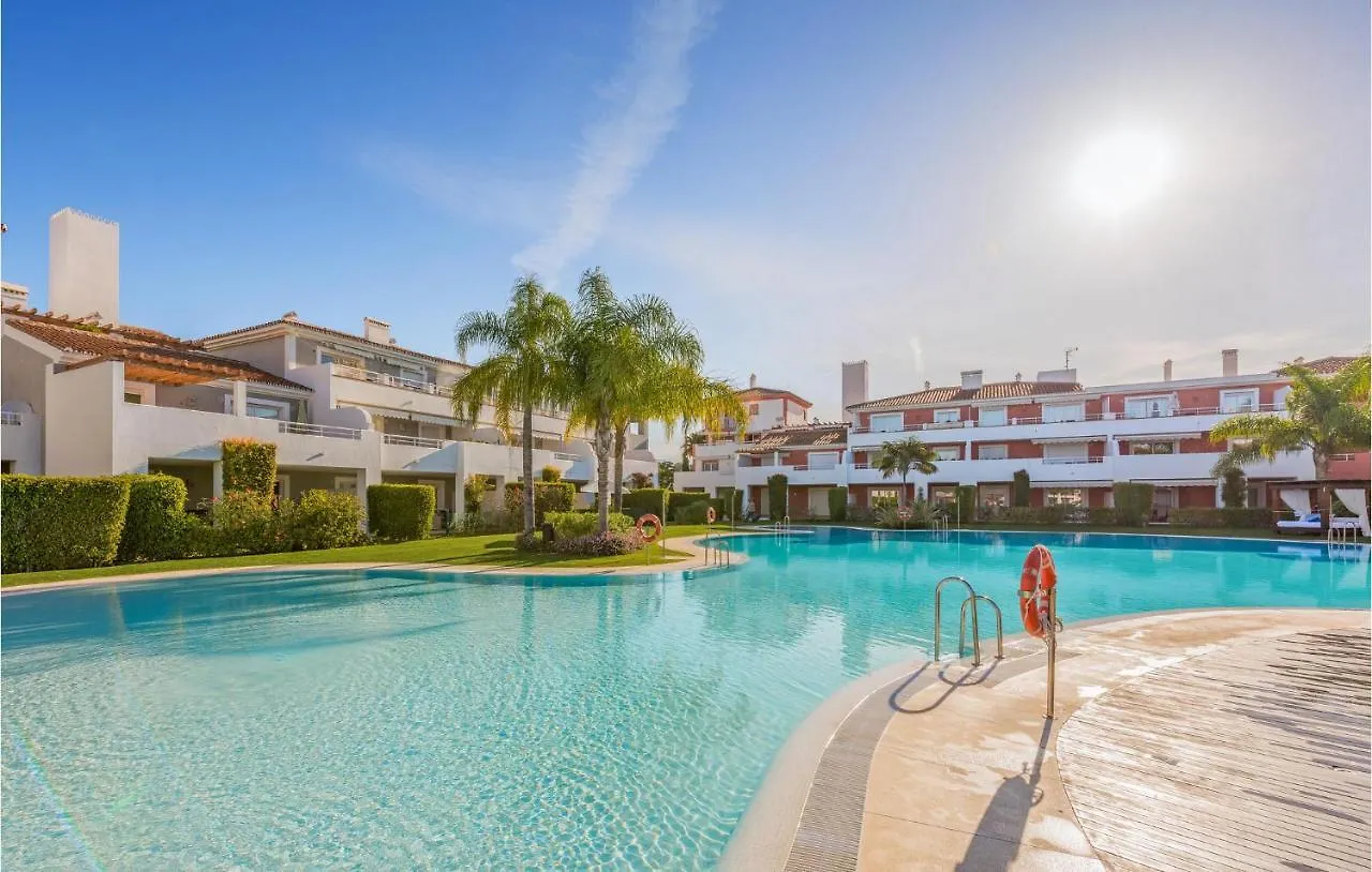 Cozy Apartment In Estepona With Wifi